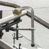 Clema V de Prindere cu Arc si Talpa Magnetica MagSpring™, UBV65M
